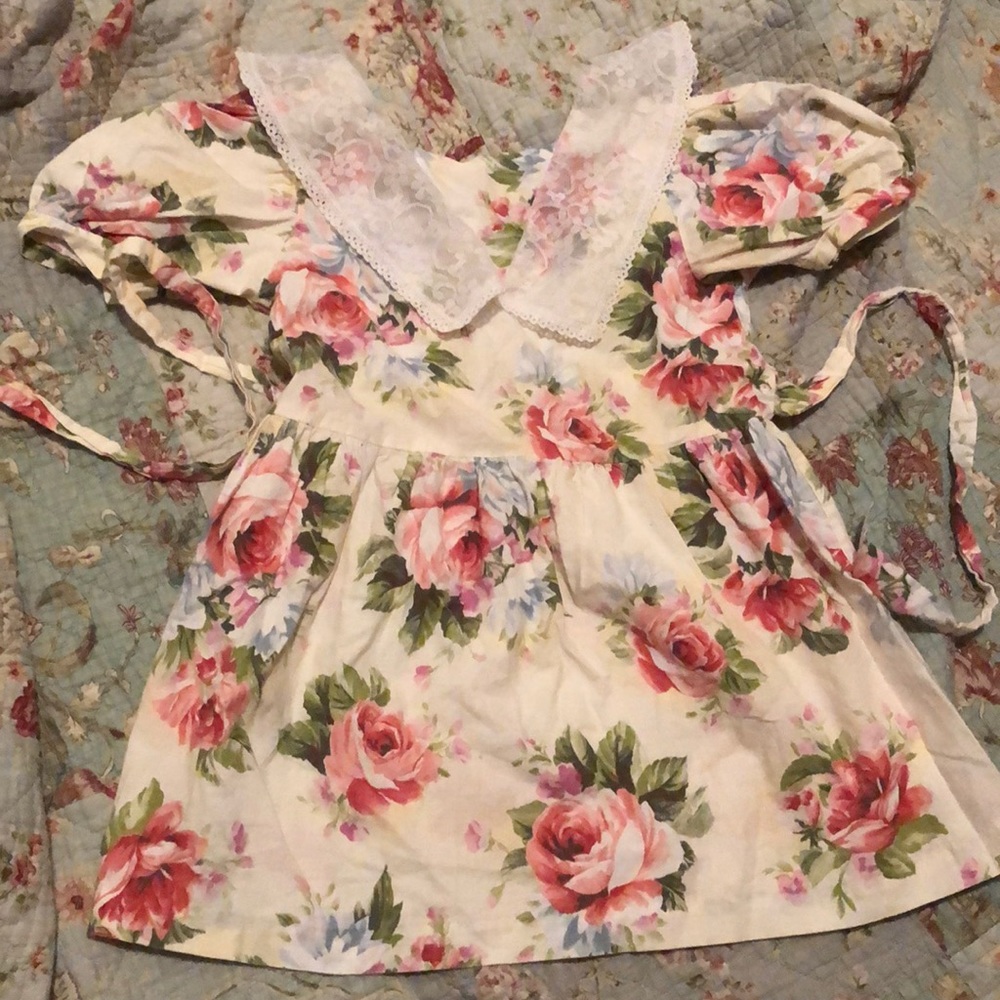 A Victorian print  floral rose dress!